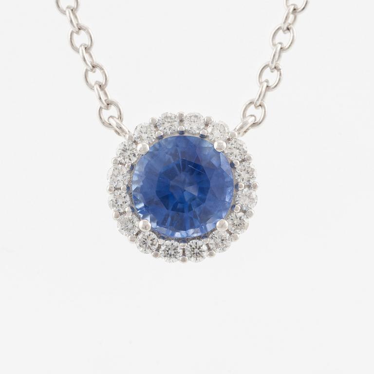 18K gold necklace with a faceted sapphire and round brilliant-cut diamonds.