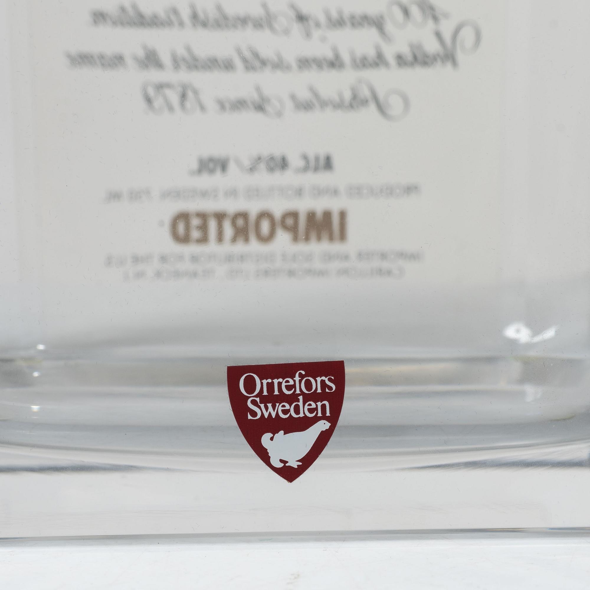 Olle Alberius, A decanter in case, “Absolut Vodka”, Orrefors, 1980s.