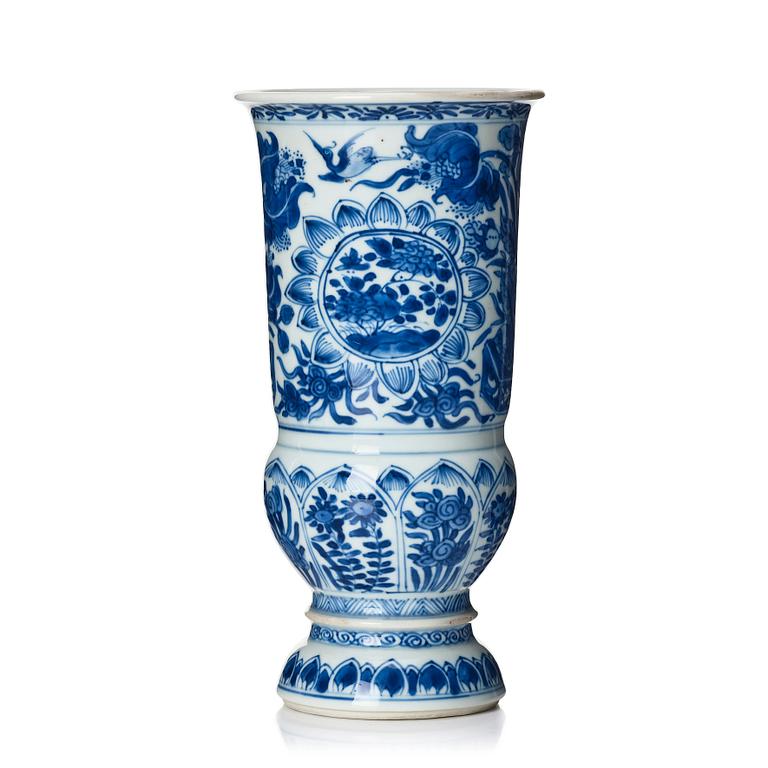 A large Chinese blue and white goblet, Qing dynasty, Kangxi (1662-1722).