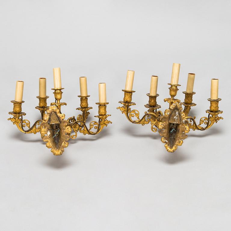 A pair of Empire wall candelabras in gilt bronze from first half of the 19th century.