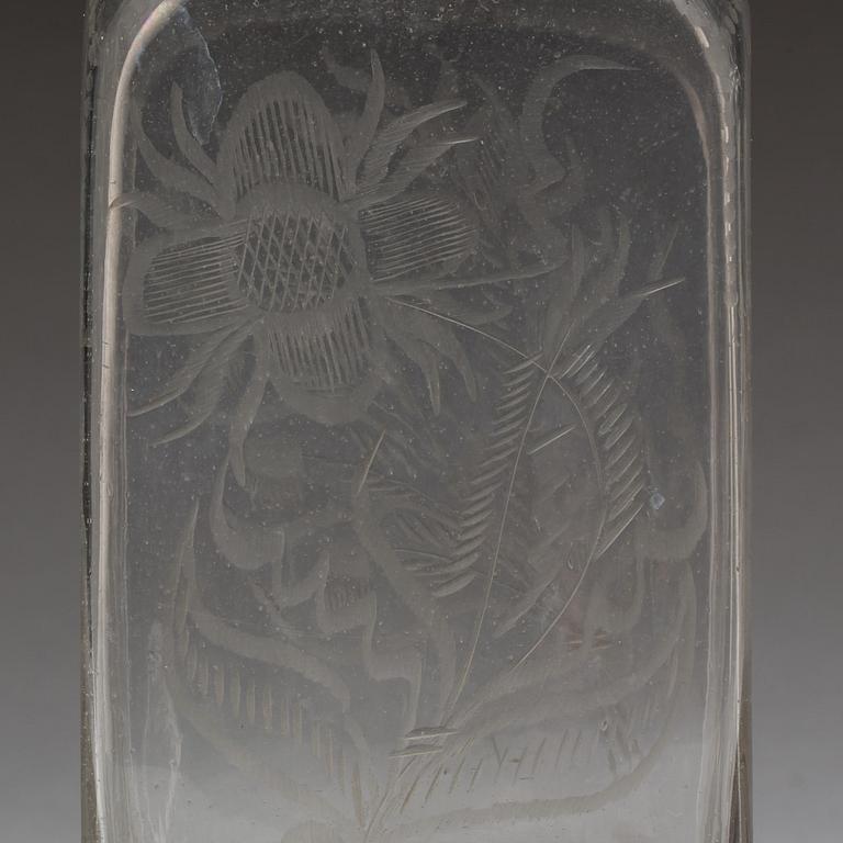 SNAPSGLAS, 5 st och KARAFFER, 2 st, glas. Omkring 1800 samt omkring 1900.