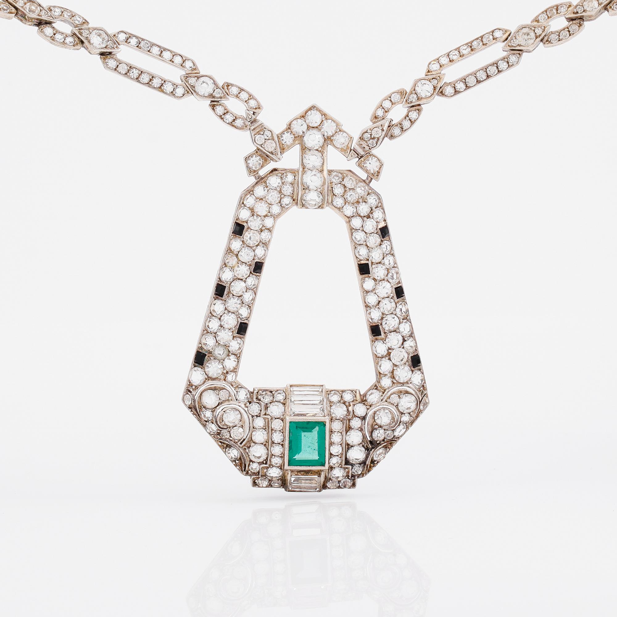 COLLIER, sterlingsilver, grön sten, vita- samt svarta stenar, 1900-talets första hälft.