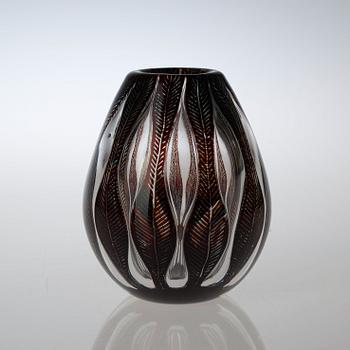 An Edvin Öhrström ariel glass vase, Orrefors 1954.