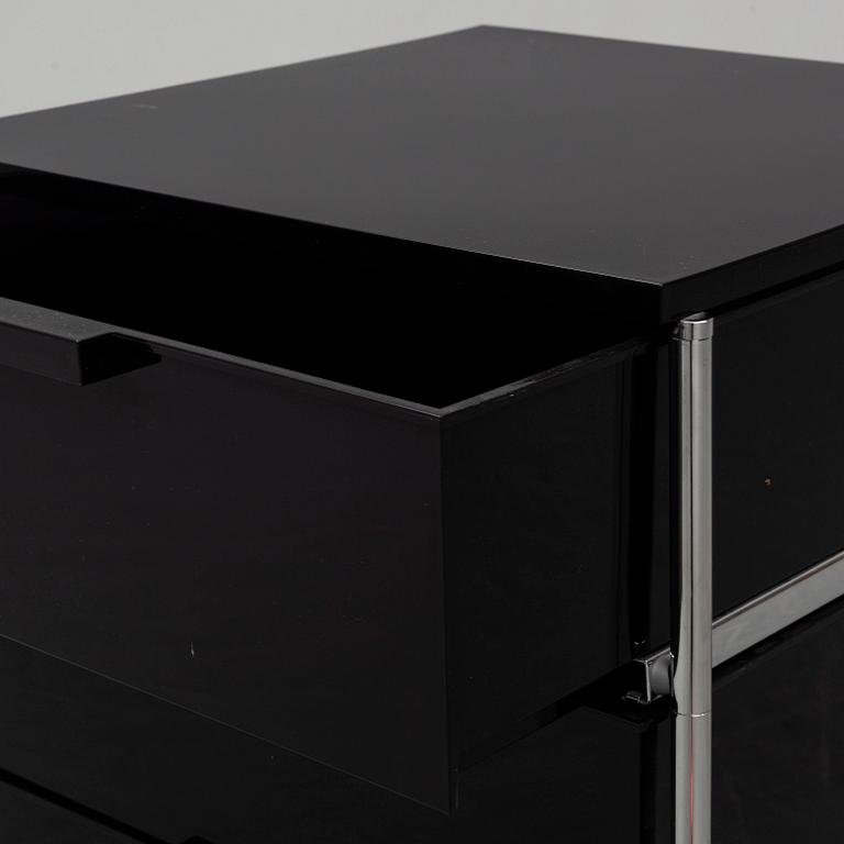 ANTONIO CITTERIO & OLIVER LÖW, a 'Mobil" container for Kartell.