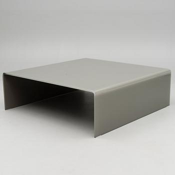 A 21st century Italian 'Bridge Square' coffee table.