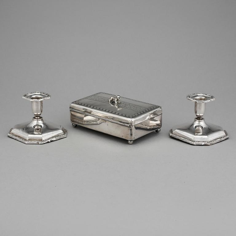 SMYCKESSKRIN samt LJUSSTAKAR, ett par, silver, J. Tostrup ca 1930, stakarna: Norge 1950/60-tal. Med sv. kontrollstämpel.