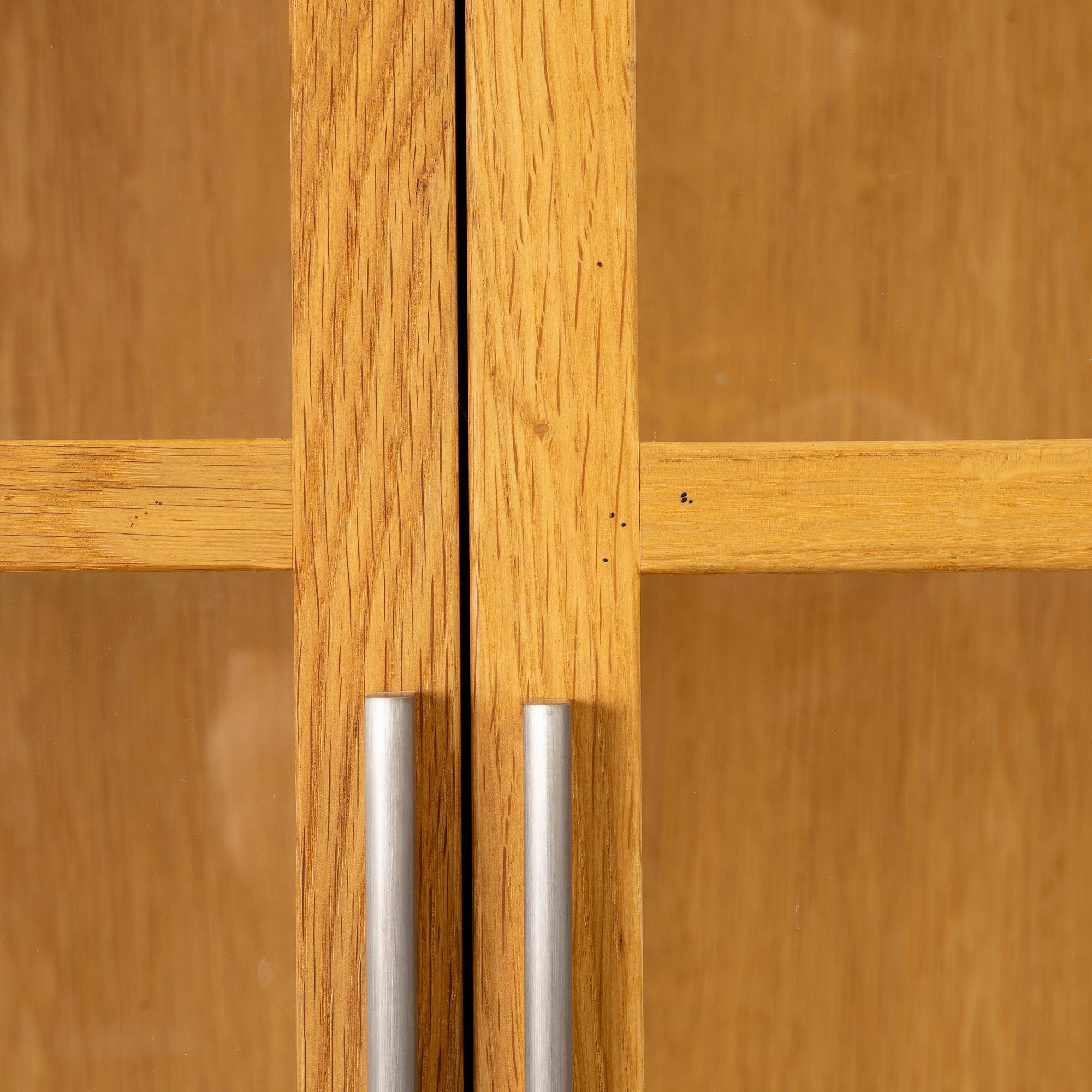 Nissen & Gehl, vitrinskåp, "AK 2780-2782", Naver Collection.