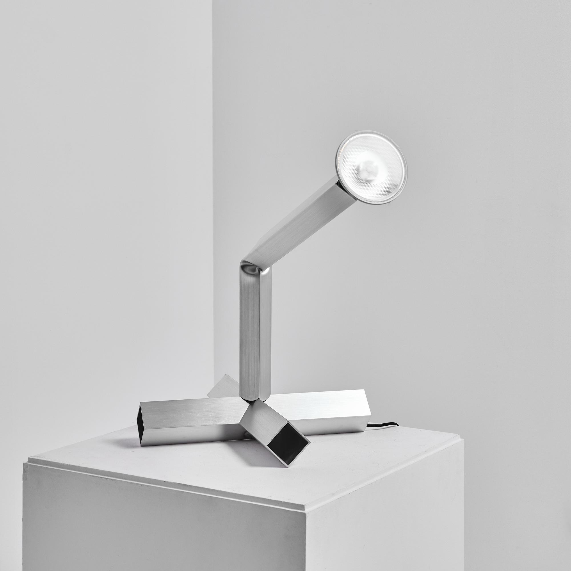 David Taylor, bordslampa, unik, "Aluminium Table Lamp (Light)", Studio Mellösaverken, Sverige, 2025.