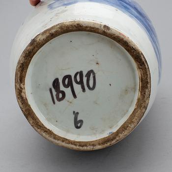 GOLVVAS, porslin, Kina, modern tillverkning.