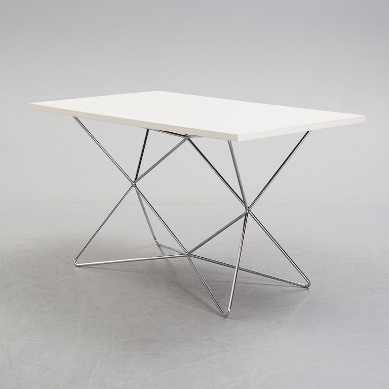 BENGT JOHAN GULLBERG, bord, modell A2, "Trehöjdsbordet", 1950-tal.