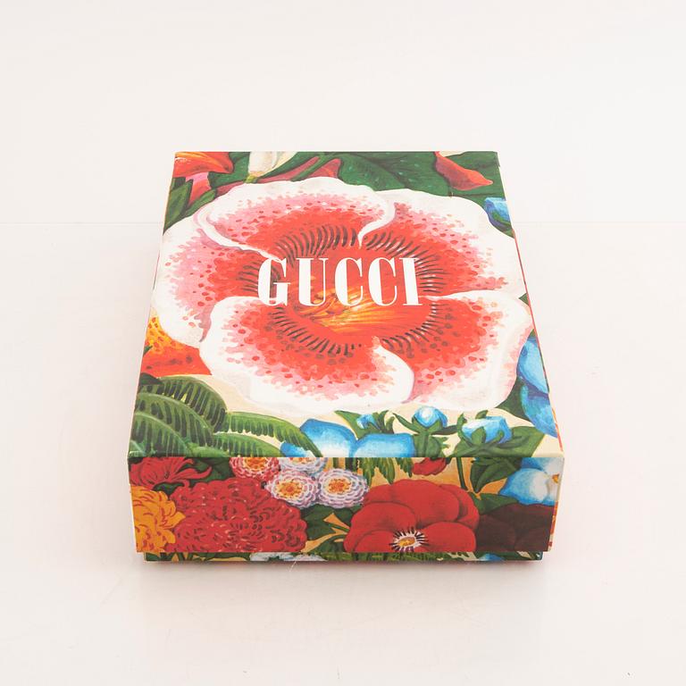 Gucci, wollen scarf.