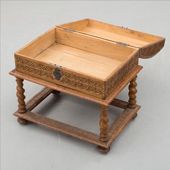 SKRIN på underrede, barockstil, 1900-tal.