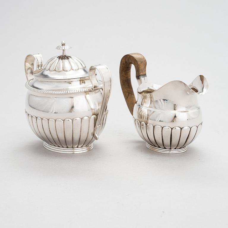 A cream jug and a sugar bowl, maker's mark of Petter Turulin, Sortavala 1824 and 1827.