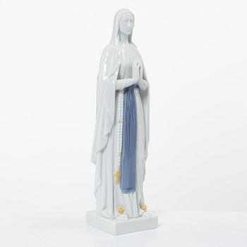 Lladró, a collection of figurines etc. Including "Romantic doves - wall art", "Sitting in heaven", "Our lady of Lourdes".