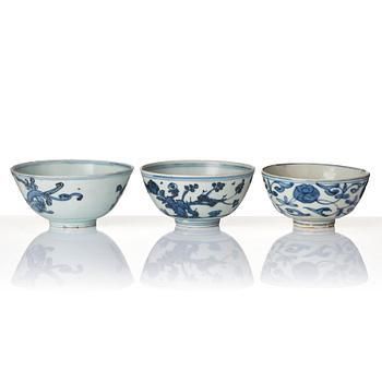 A set of five blue and white bowls, Ming dynasty (1368-1644).