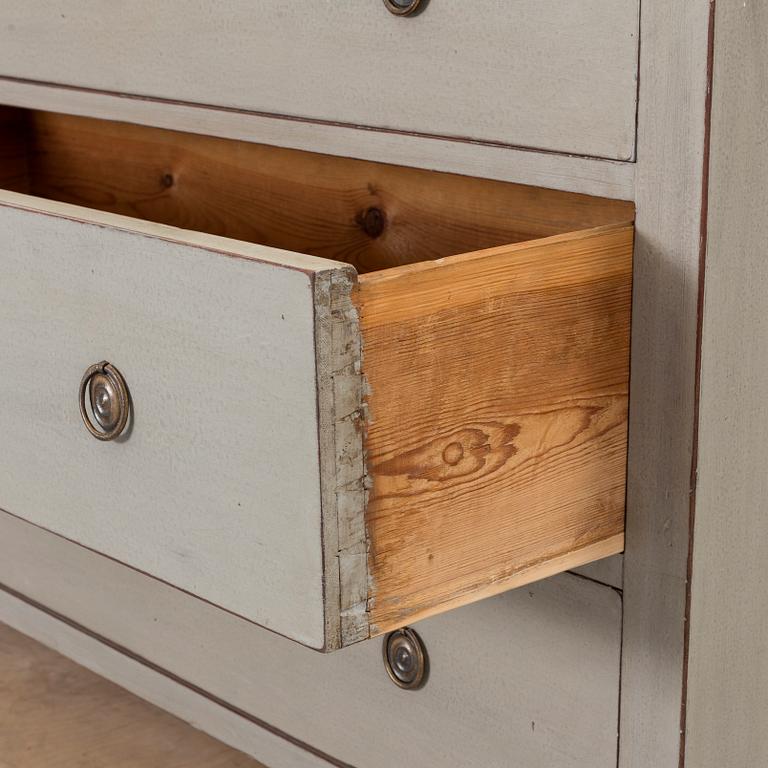 A mid 19th century chest of drawers.