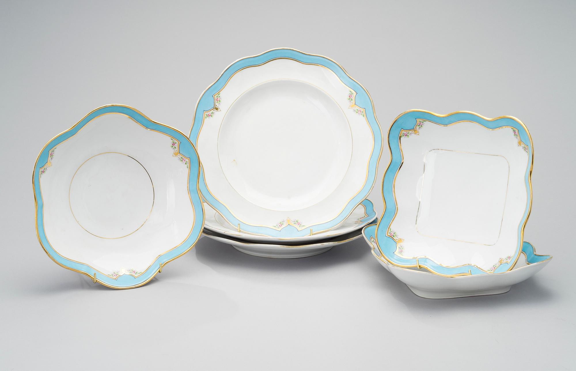 A 19th CENTURY PORCELAIN DINNER SERVICE, 53 pcs, Central Europe.