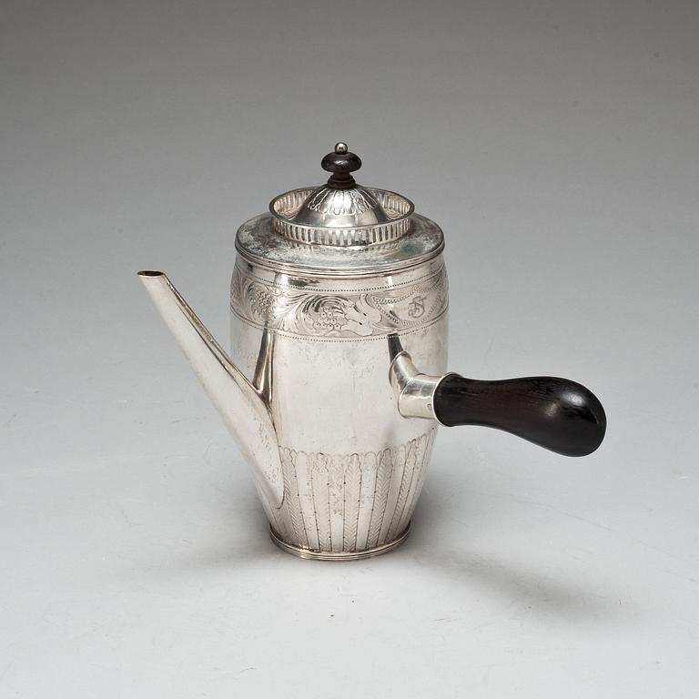 KAFFEKANNA, silver, Köpenhamn, 1903. Total vikt ca 472 g.