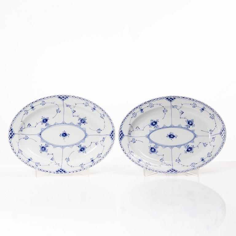 Royal Copenhagen, Dinner service, 31 pieces, “Musselmalet Halvblonde”, Denmark.