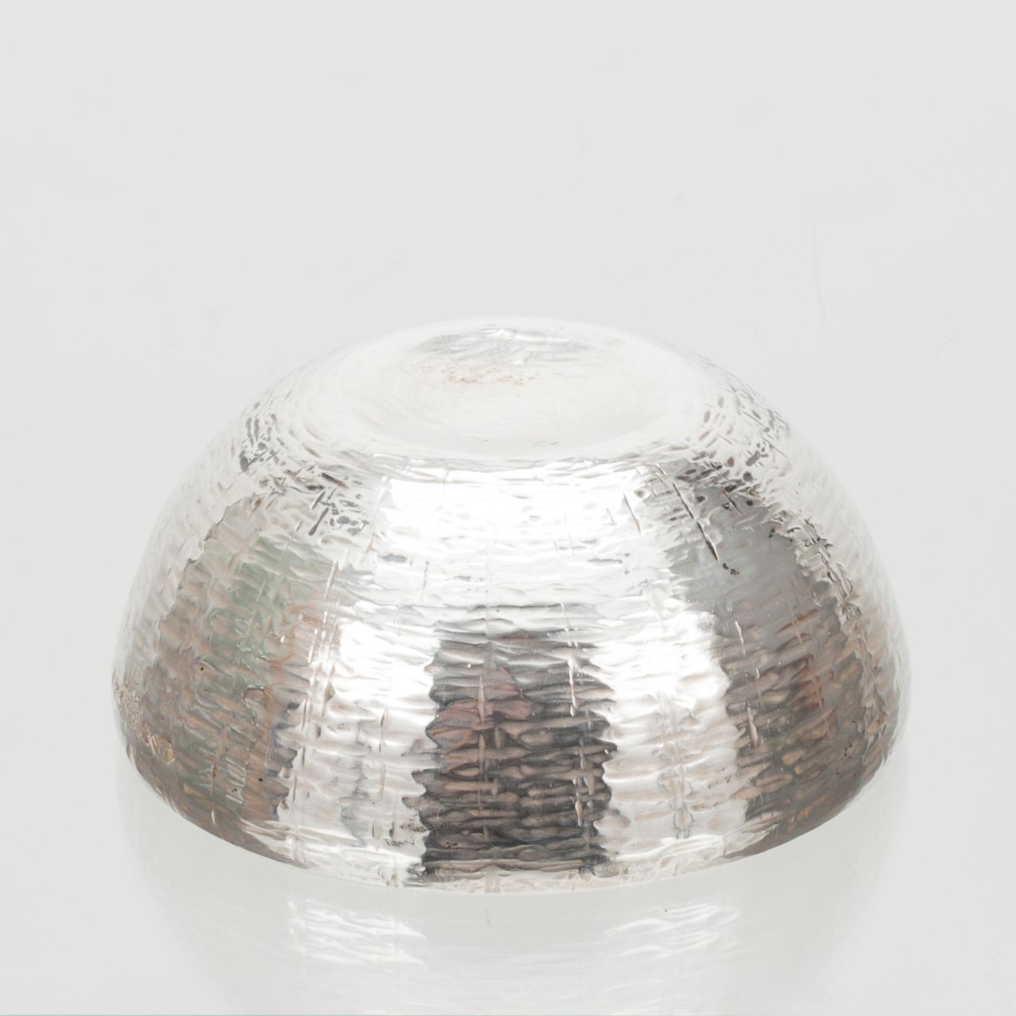 SKÅL, sterling silver och emalj, design Eva Hidström, Kultakeskus, Tavastehus 1970.