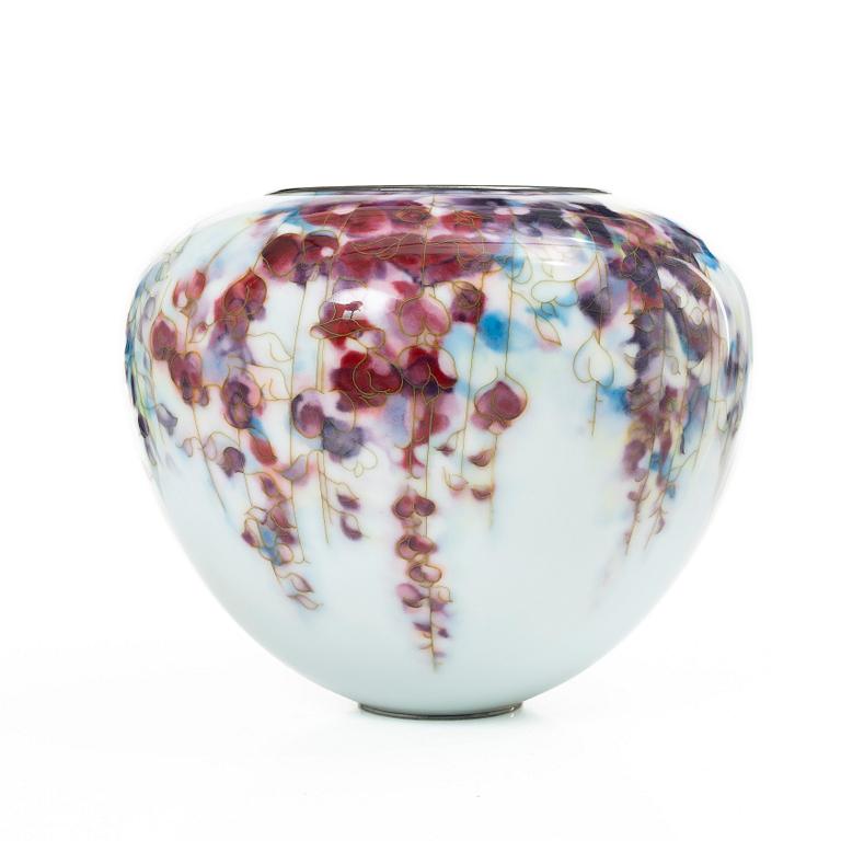 An emanel 'Shippo ware' vase, Ando Jubie studio mark, Japan, Meiji (1868-1912) or early Taishō (1912-1926).
