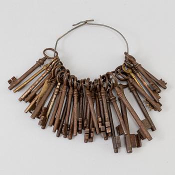 A COLLECTION OF 32 IRON KEYS, 18th/19th century,