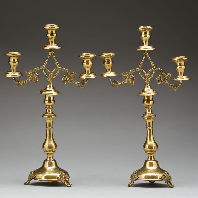 KANDELABRAR, ett par. Nyrokoko, 1800-talets andra hälft.