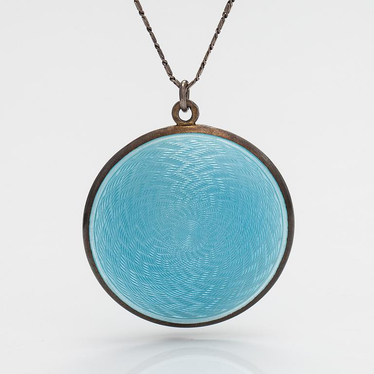 A silver and enamel necklace with a locket with a mirror. Import marked I Erling, Helsinki early 20th century.