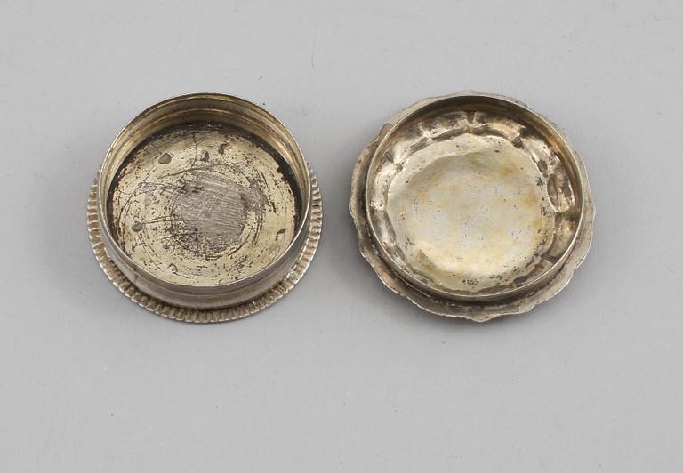 KYRKDOSA, silver, omkring år 1800, vikt 50 g.