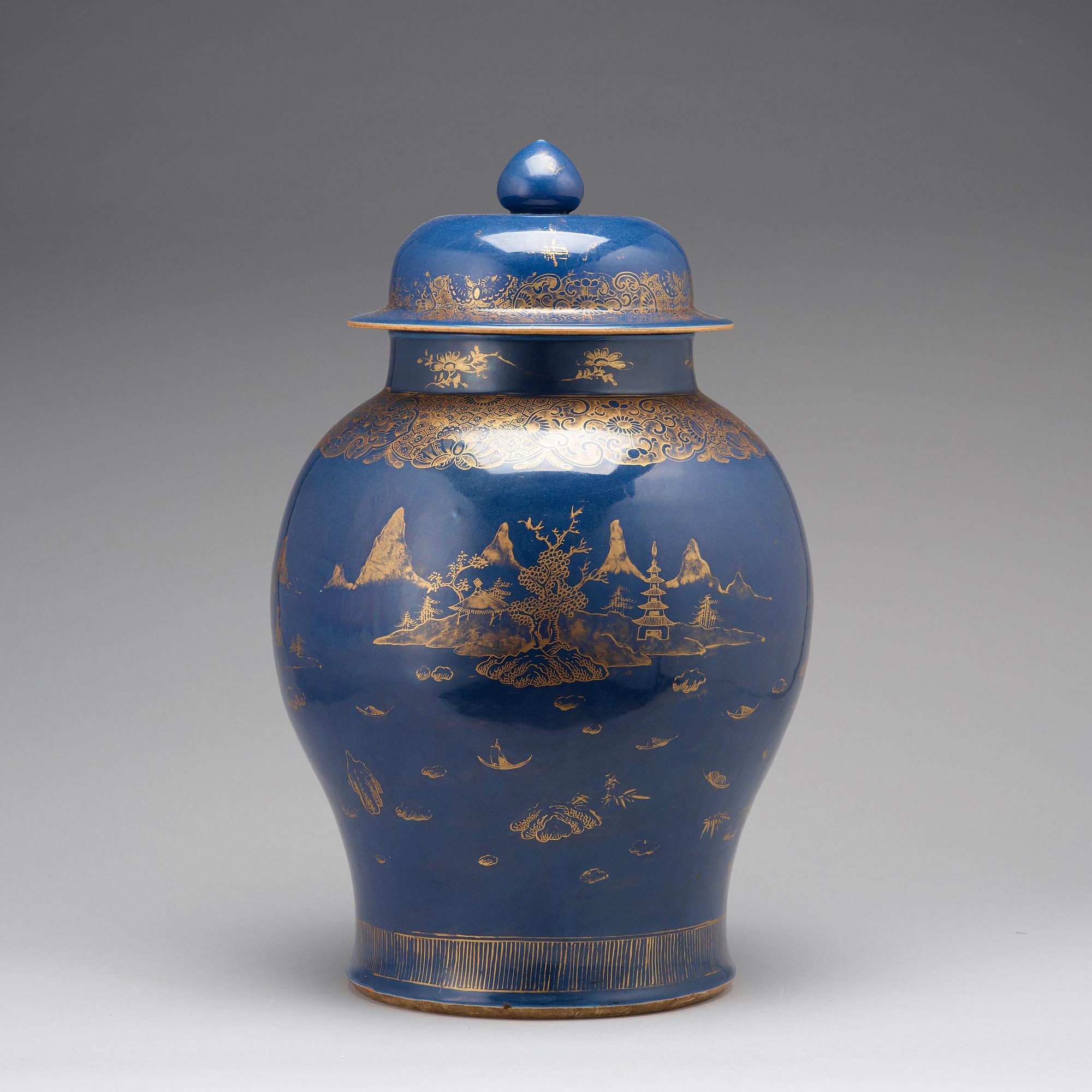 PRAKTURNA med LOCK, porslin. Qingdynastin, Qianlong (1736-95).