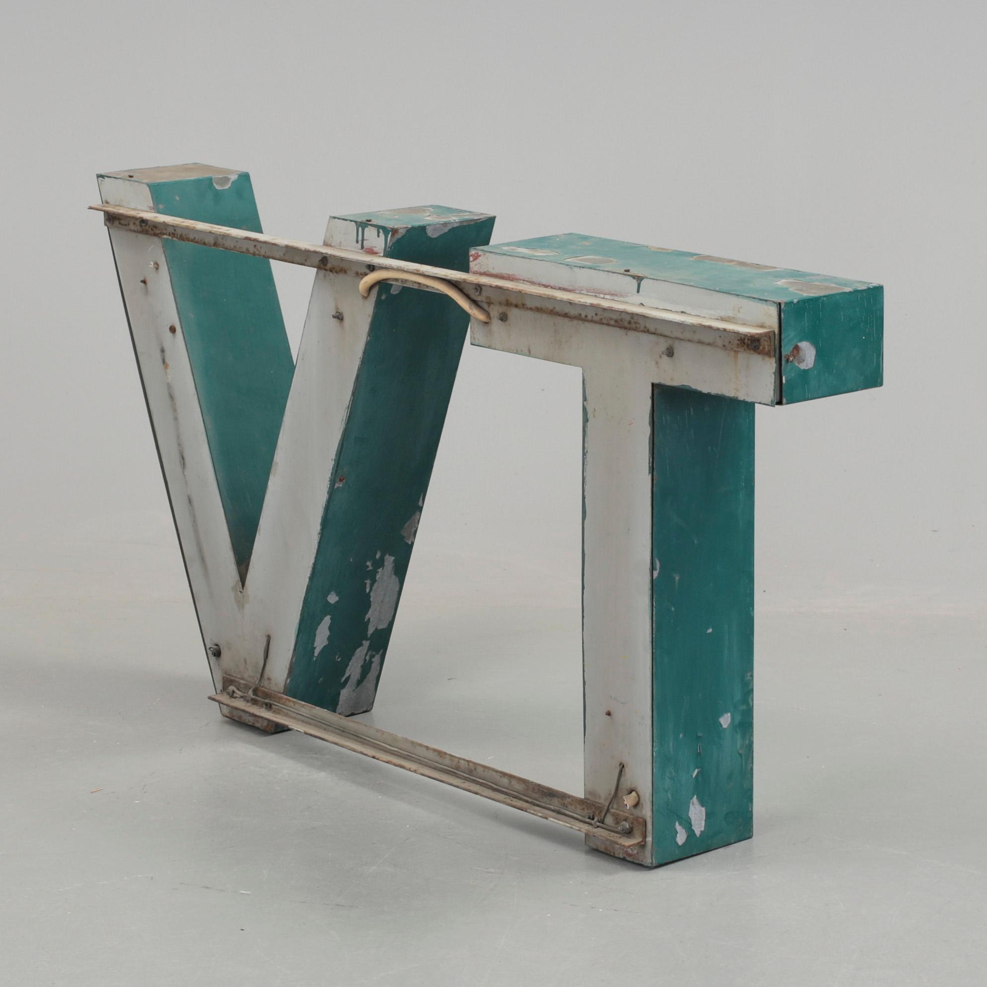 FASADSKYLT. "TV", 1900-talets första hälft.