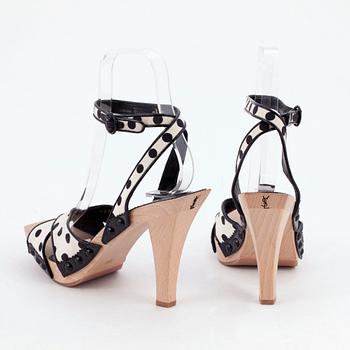YVES SAINT LAURENT, a pair of polka-dotted sandals. Size 39.