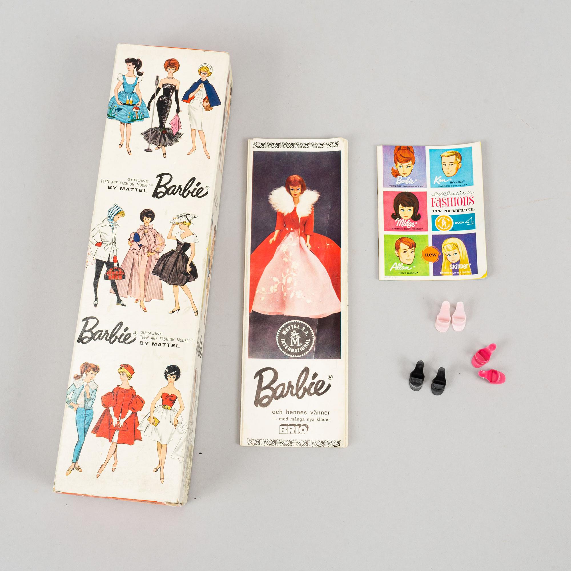 A collection of three Mattel 1960's Barbiedolls with accessories.
