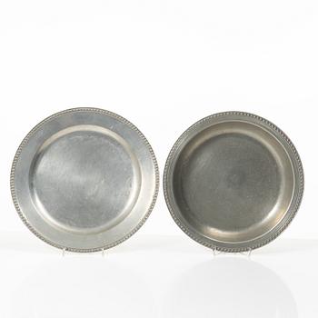 Plates and bowl, by Hans Viksten Örebro and possibly Gustav Wilhelm Lindberg Örebro.