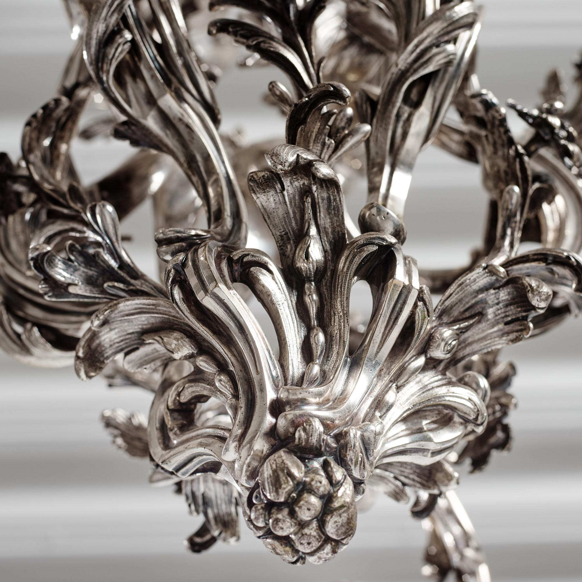 Ljuskrona för fem ljus, försilvrad mässing, argent haché, tillskriven Pierre Boulanger, Paris omkr 1750, Louis XV.