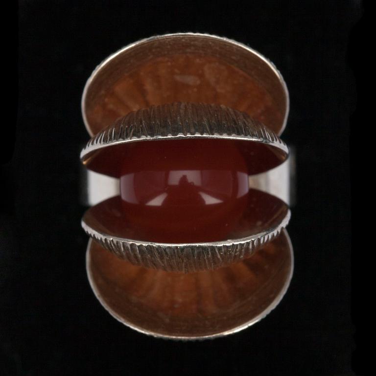 RING, silver med rund sten, Elis Kauppi, Kupittaan Kulta 1970.