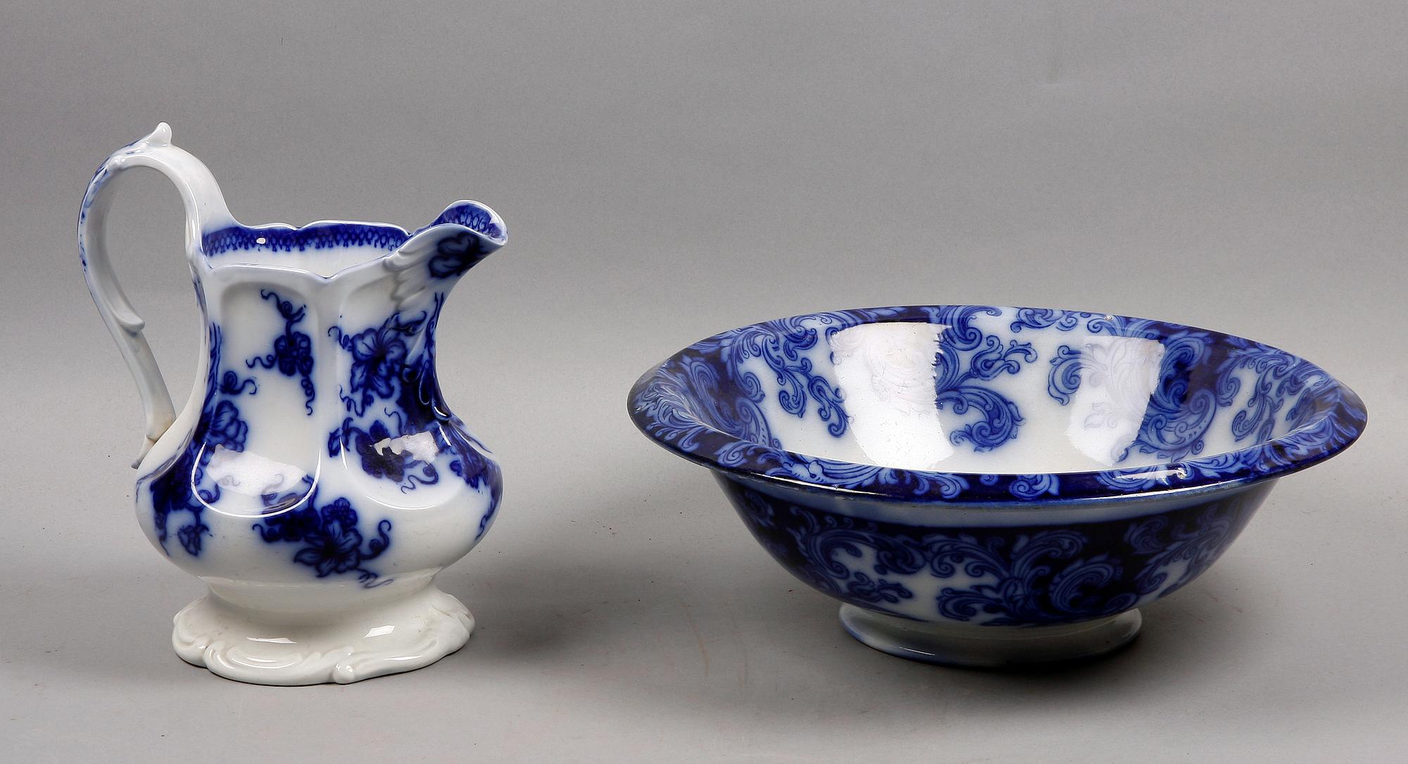 TVÄTTFAT MED KANNA, porslin, bla Gustafsberg. 1800-tal.