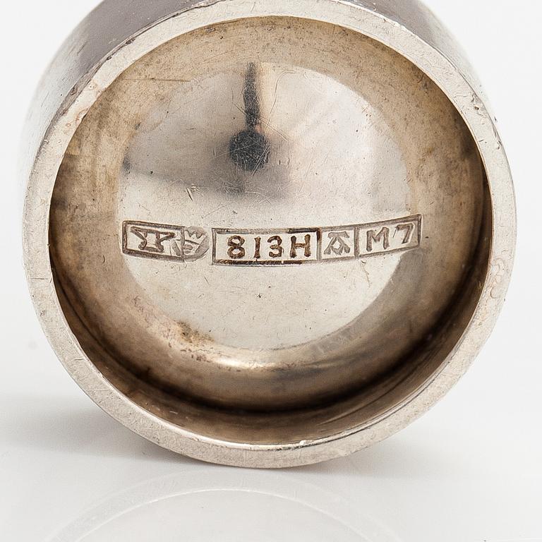 Elis Kauppi, Kaulakoru, sterlinghopeaa ja kultaa. Kupittaan kulta, Turku 1965.