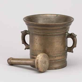 A BRASS MORTAR, DATED 1788 WITH MONOGRAM C.I AND W.H.