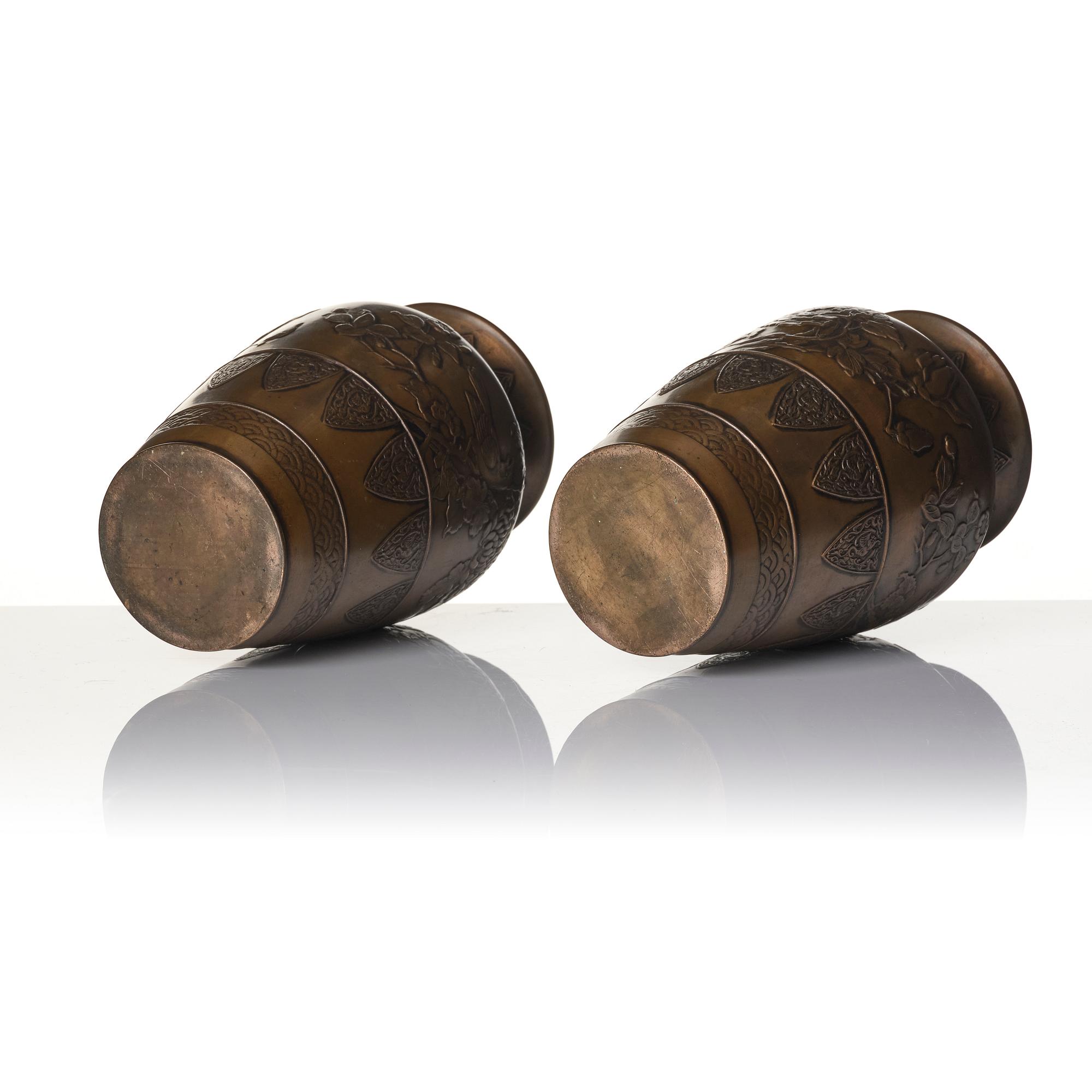 Vases, a pair, bronze, Japan, 20th century.