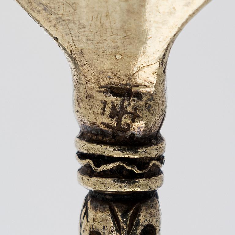 Lorenz Hartman, lusikka, kullattua hopeaa. Hartman toiminut Tukholmassa 1582-1617. Renessanssi.
