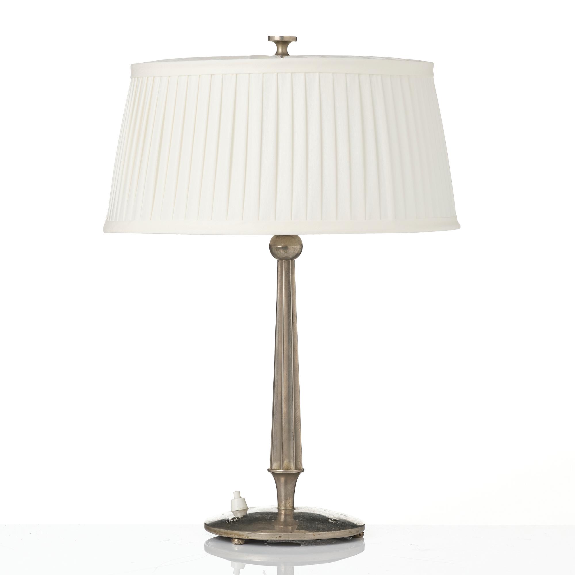 Harald Notini, bordslampa, modell 6932, Arvid Böhlmarks Lampfabrik, Stockholm, 1920-tal.