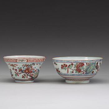 Two imari-verte 'Kakiemon' bowls, Qing dynasty, 18th Century.