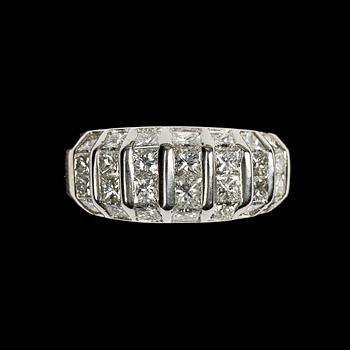 RING, princesslipade diamanter, tot. ca 3 ct.