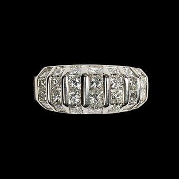 1039. RING, princesslipade diamanter, tot. ca 3 ct.