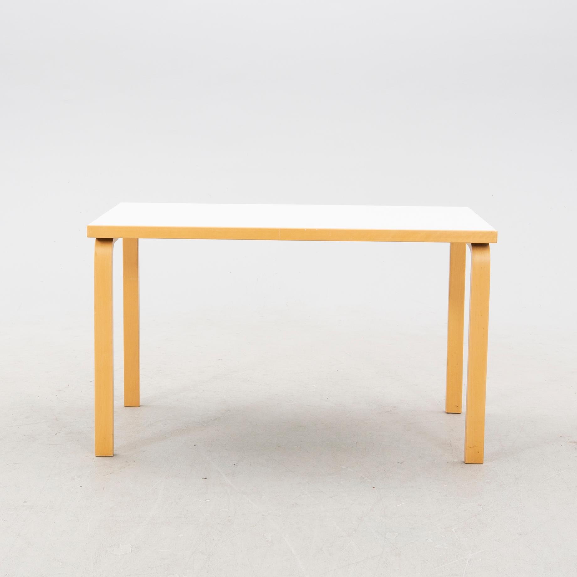 Alvar Aalto, bord, modell 80a, Artek, 2000-tal.