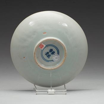 A blue and white transitional dish, 17th Century. With hallmark to base.