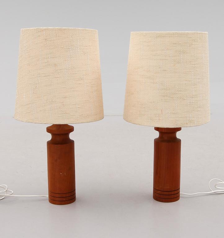 BORDSLAMPOR, 1 par, teak, 1900-talets andra hälft.