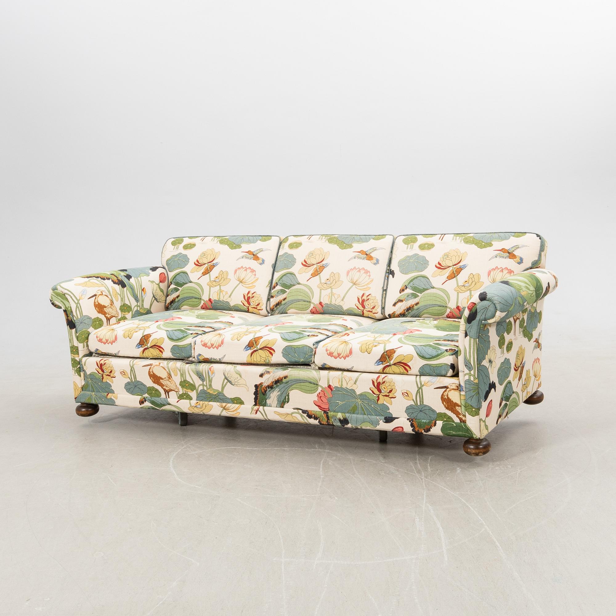 Soffa 1900-talets mitt.