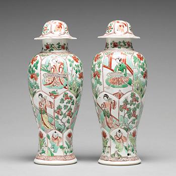 764. A pair of famille verte vases, Qing dynasty, Kangxi (1662-1722).